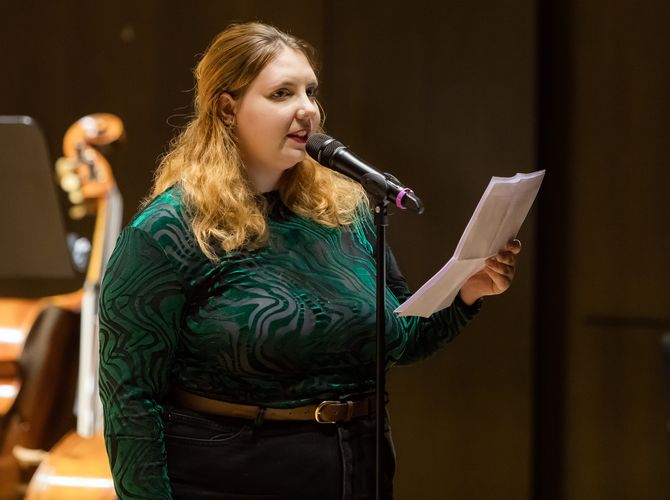 Poetry Slam von Lina Klöpper. Foto: Swen Reichhold