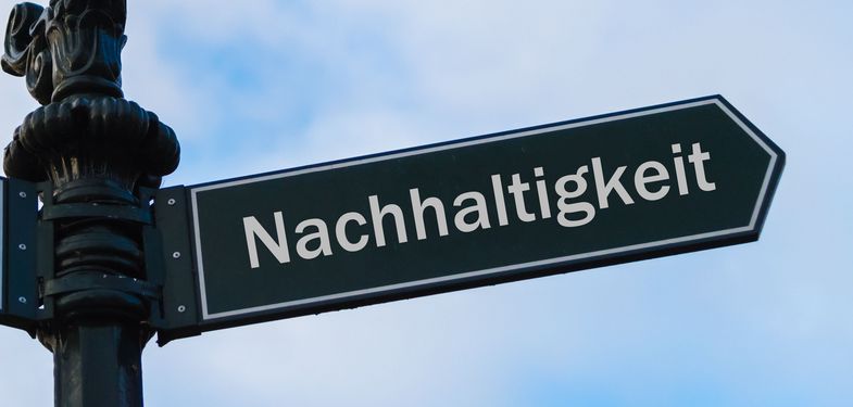 Straßenschild mit der Aufschrift "Nachhaltigkeit".