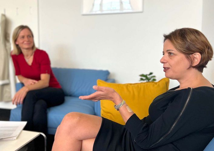 Zu sehen ist Professorin Carmen Bachmann