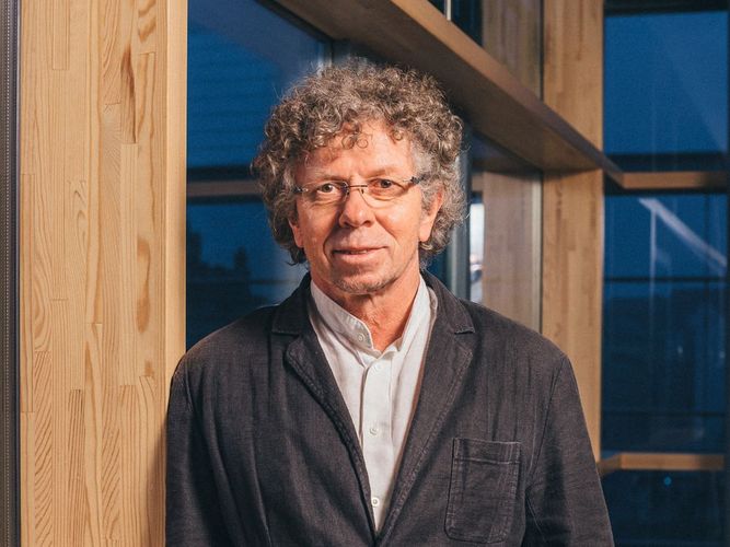 Zu sehen ist Dr. Kersten Krüger vom Institut für Slavistik